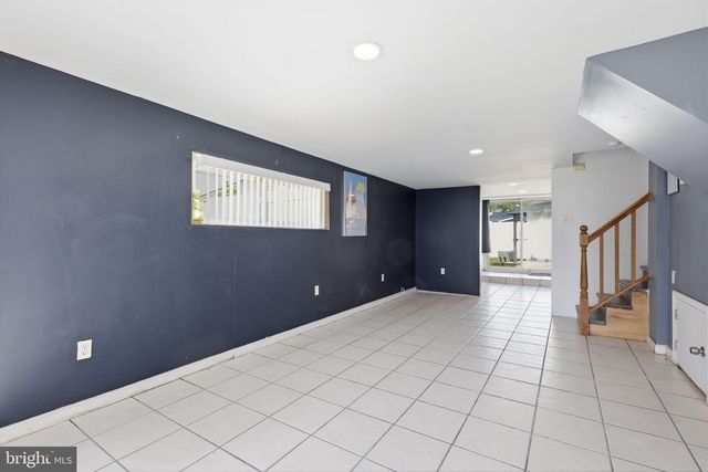 2500 WOODLAWN DR, Bristol, PA 19007