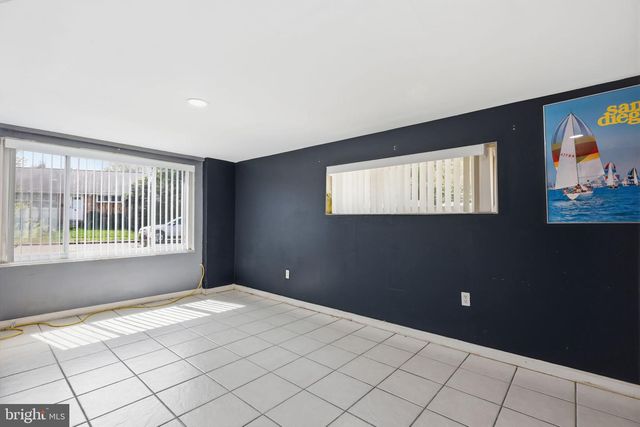 2500 WOODLAWN DR, Bristol, PA 19007