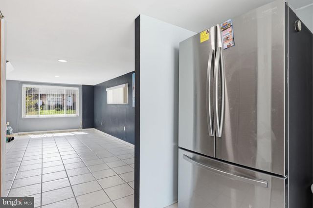 2500 WOODLAWN DR, Bristol, PA 19007