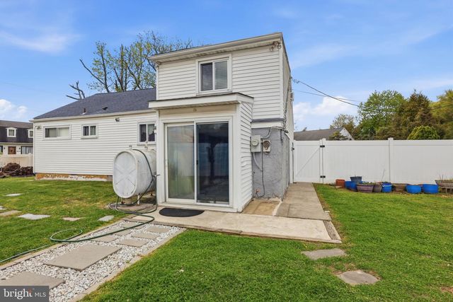 2500 WOODLAWN DR, Bristol, PA 19007