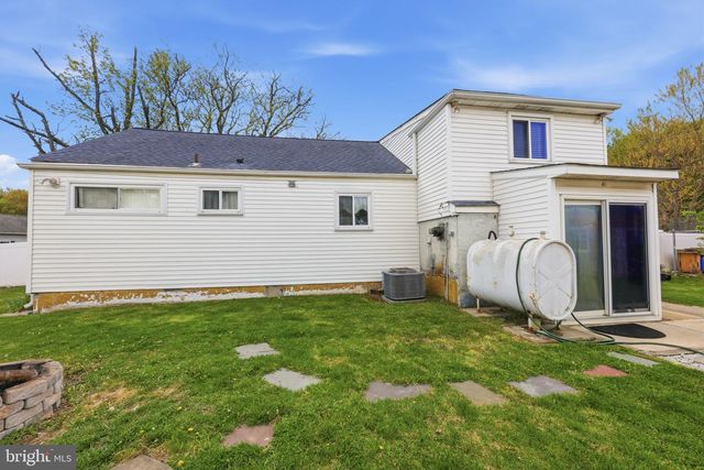 2500 WOODLAWN DR, Bristol, PA 19007