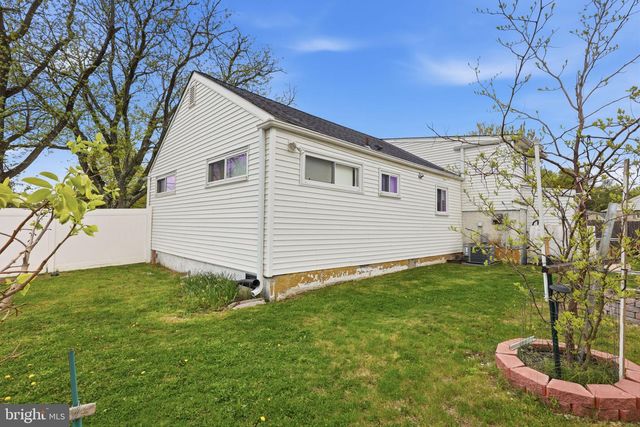 2500 WOODLAWN DR, Bristol, PA 19007