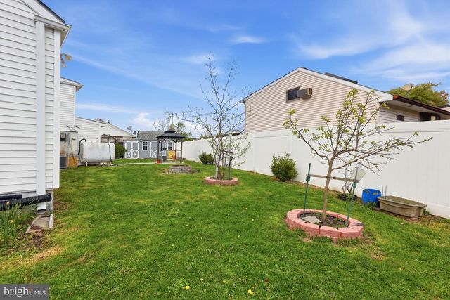 2500 WOODLAWN DR, Bristol, PA 19007