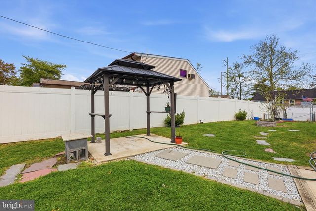 2500 WOODLAWN DR, Bristol, PA 19007