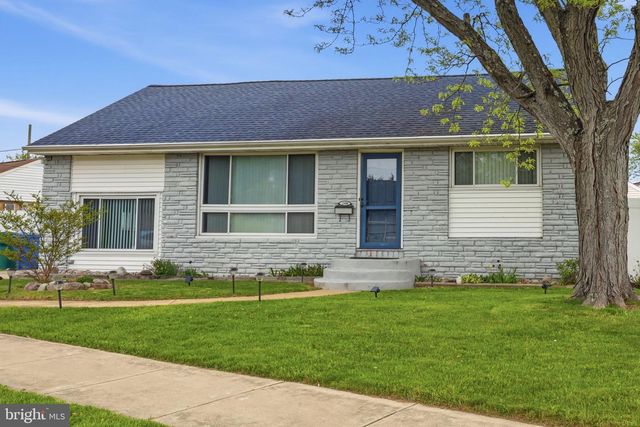 2500 WOODLAWN DR, Bristol, PA 19007