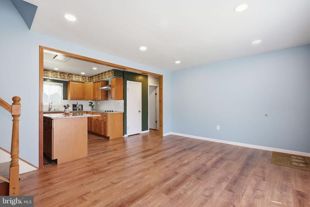 2500 WOODLAWN DR, Bristol, PA 19007