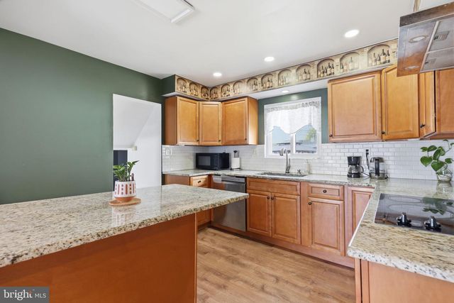 2500 WOODLAWN DR, Bristol, PA 19007