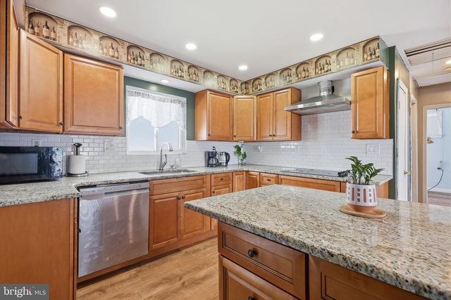 2500 WOODLAWN DR, Bristol, PA 19007