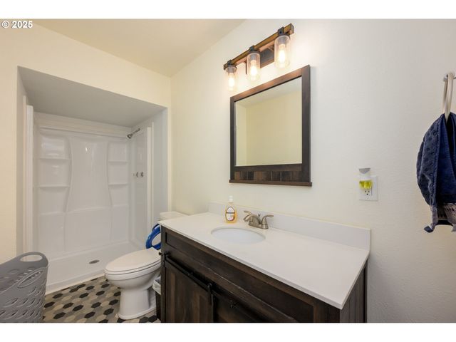 929 E 4TH Ave, Riddle, OR 97469