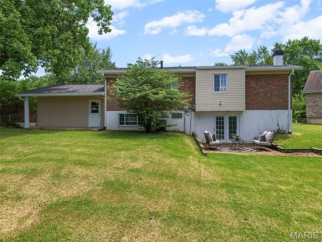 2255 Barcelona Drive, Florissant, MO 63033