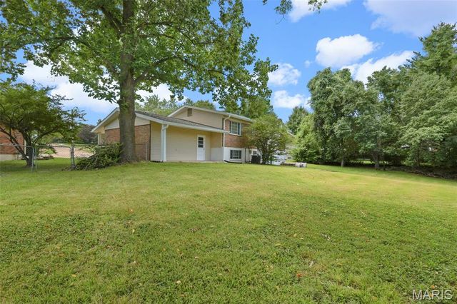2255 Barcelona Drive, Florissant, MO 63033