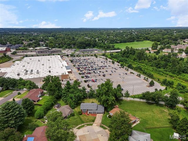 2255 Barcelona Drive, Florissant, MO 63033