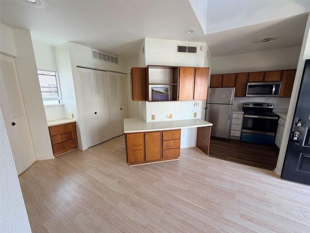 7901 Cambridge Street 31, Houston, TX 77054