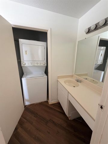 7901 Cambridge Street 31, Houston, TX 77054
