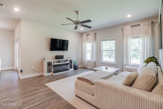 7820 Coral Lane, Ocean Springs, MS 39564
