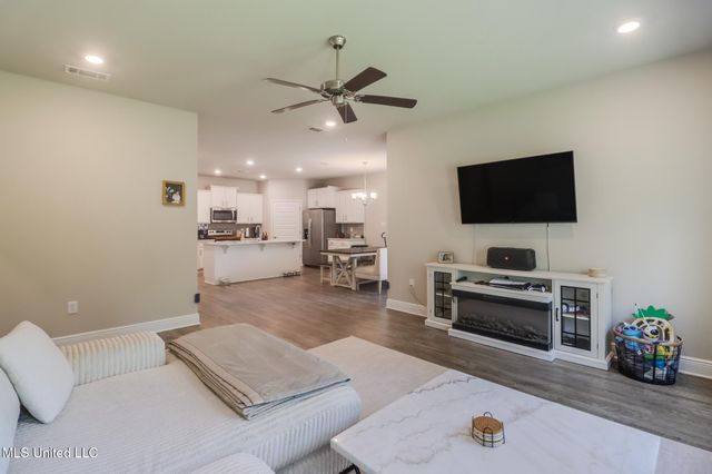 7820 Coral Lane, Ocean Springs, MS 39564