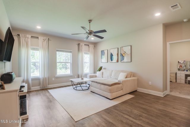 7820 Coral Lane, Ocean Springs, MS 39564