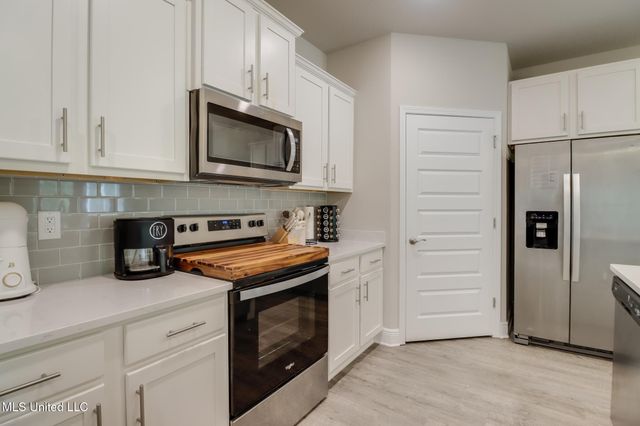 7820 Coral Lane, Ocean Springs, MS 39564