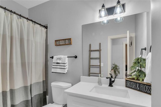 628 NW 110th Street, Kansas City, MO 64155