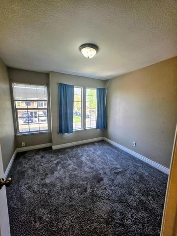 2212 Thurton Drive, Roseville, CA 95747