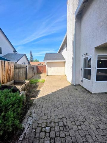 2212 Thurton Drive, Roseville, CA 95747