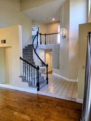 2212 Thurton Drive, Roseville, CA 95747