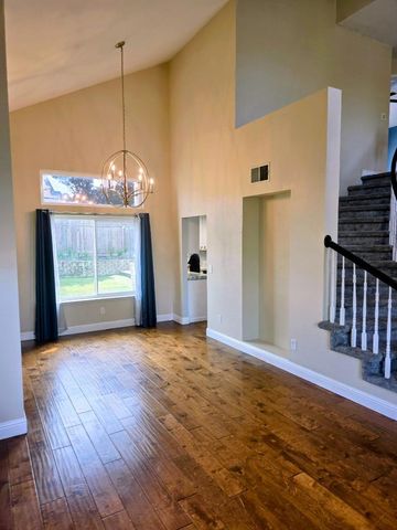 2212 Thurton Drive, Roseville, CA 95747