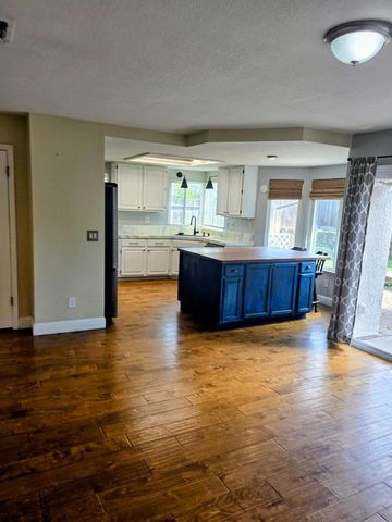 2212 Thurton Drive, Roseville, CA 95747