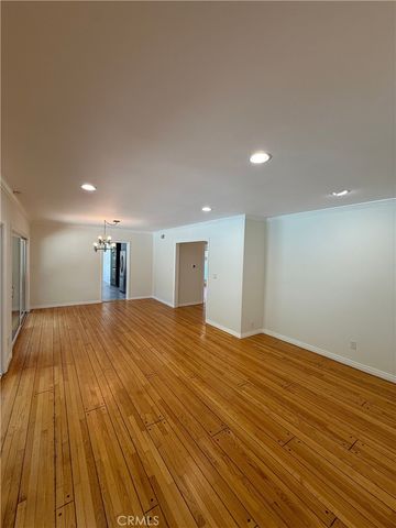 18836 La Amistad, Tarzana, CA 91356