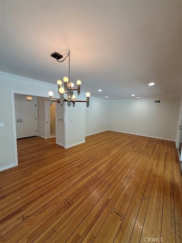 18836 La Amistad, Tarzana, CA 91356