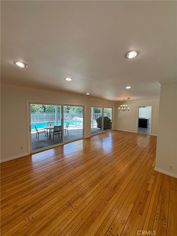 18836 La Amistad, Tarzana, CA 91356