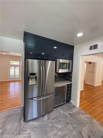 18836 La Amistad, Tarzana, CA 91356