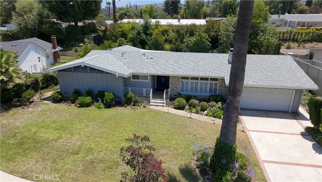18836 La Amistad, Tarzana, CA 91356