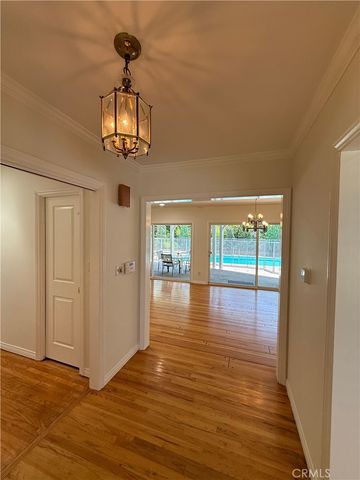 18836 La Amistad, Tarzana, CA 91356