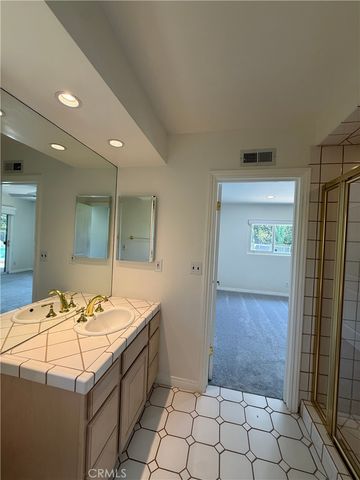 18836 La Amistad, Tarzana, CA 91356