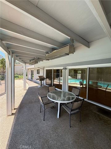 18836 La Amistad, Tarzana, CA 91356