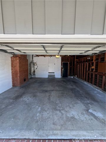 18836 La Amistad, Tarzana, CA 91356