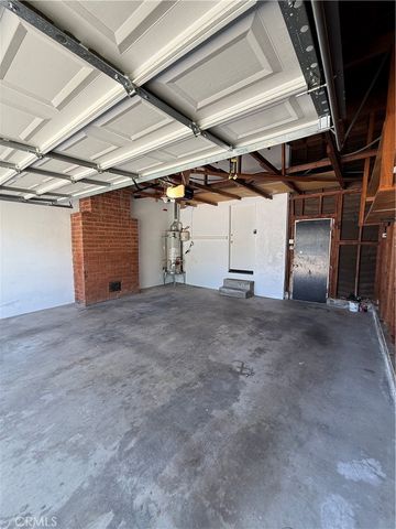 18836 La Amistad, Tarzana, CA 91356