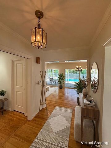 18836 La Amistad, Tarzana, CA 91356