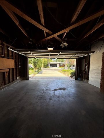 18836 La Amistad, Tarzana, CA 91356