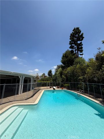 18836 La Amistad, Tarzana, CA 91356