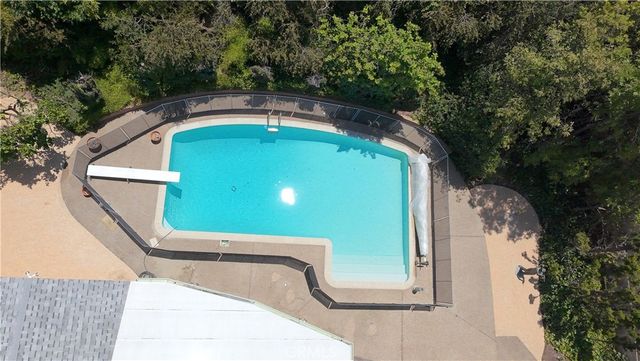 18836 La Amistad, Tarzana, CA 91356
