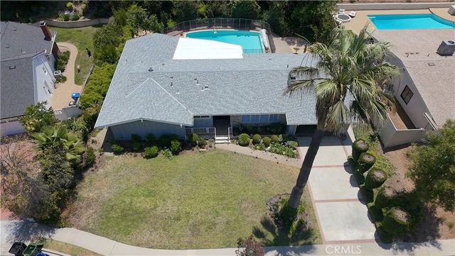 18836 La Amistad, Tarzana, CA 91356