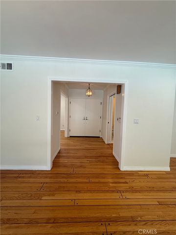 18836 La Amistad, Tarzana, CA 91356