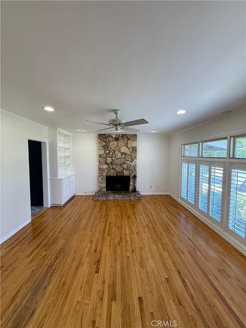 18836 La Amistad, Tarzana, CA 91356