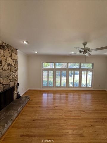 18836 La Amistad, Tarzana, CA 91356