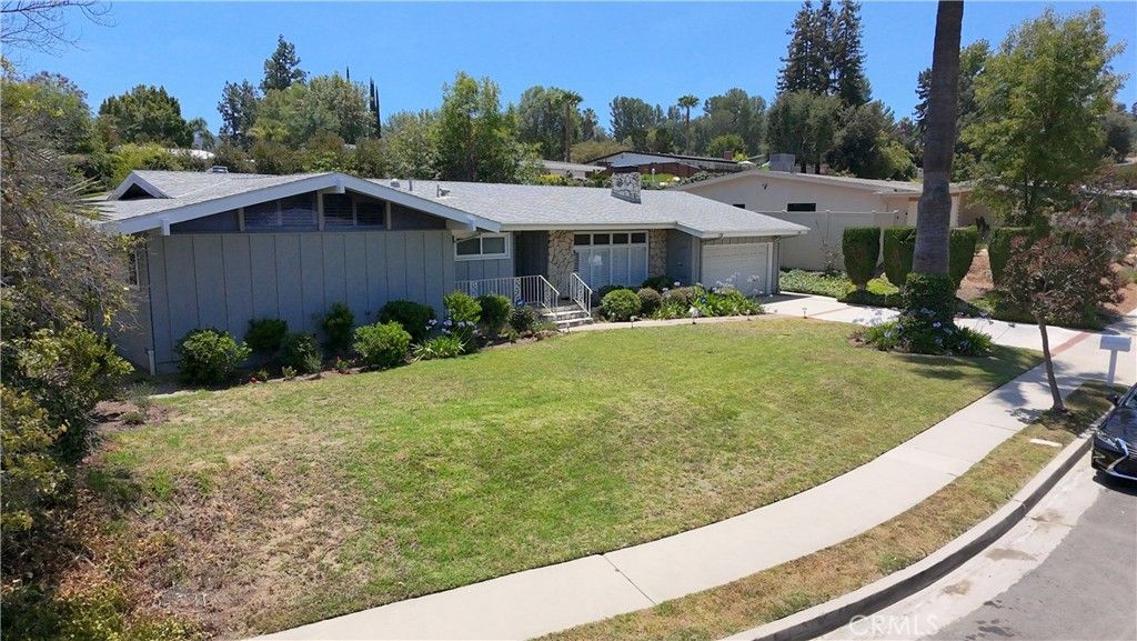 18836 La Amistad, Tarzana, CA 91356