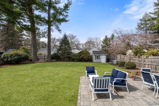 20 Pilgrim Rd, Reading, MA 01867