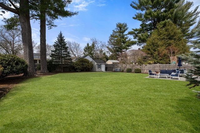 20 Pilgrim Rd, Reading, MA 01867