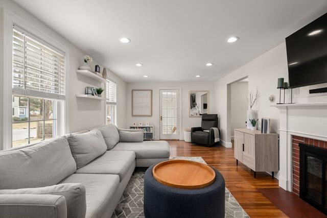 20 Pilgrim Rd, Reading, MA 01867